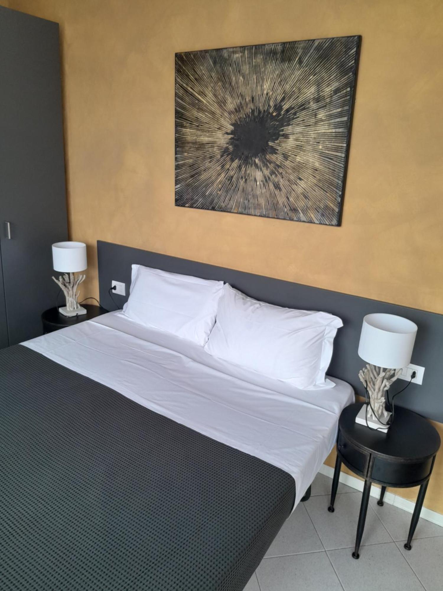 Gerenzano Apartments ภายนอก รูปภาพ